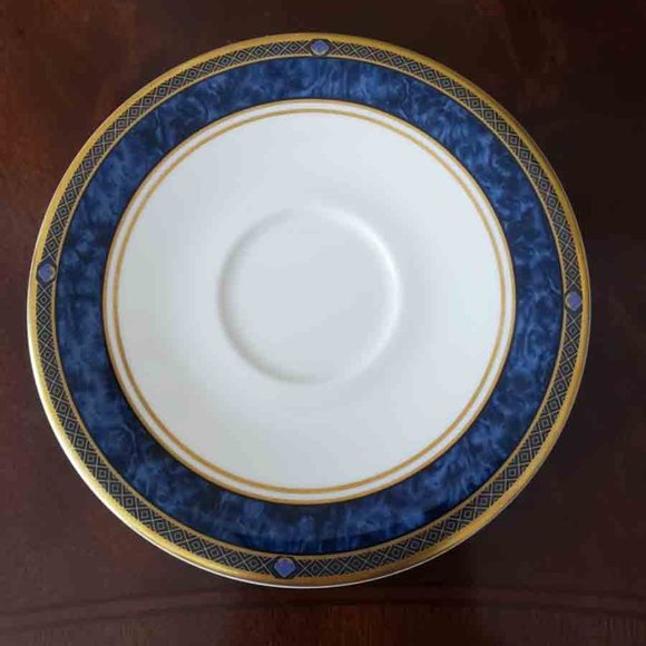Royal Doulton Bone China Saucer Stanwyck H5212 England - Picture 1 of 3